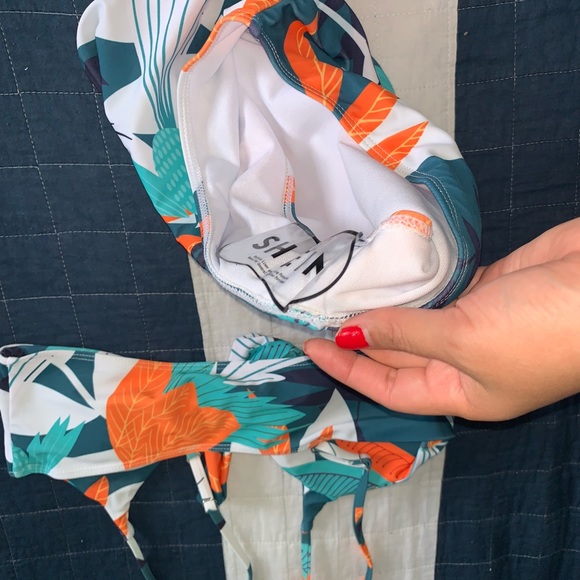 Shein swimsuits print set top and bottom - Picture 8 of 9